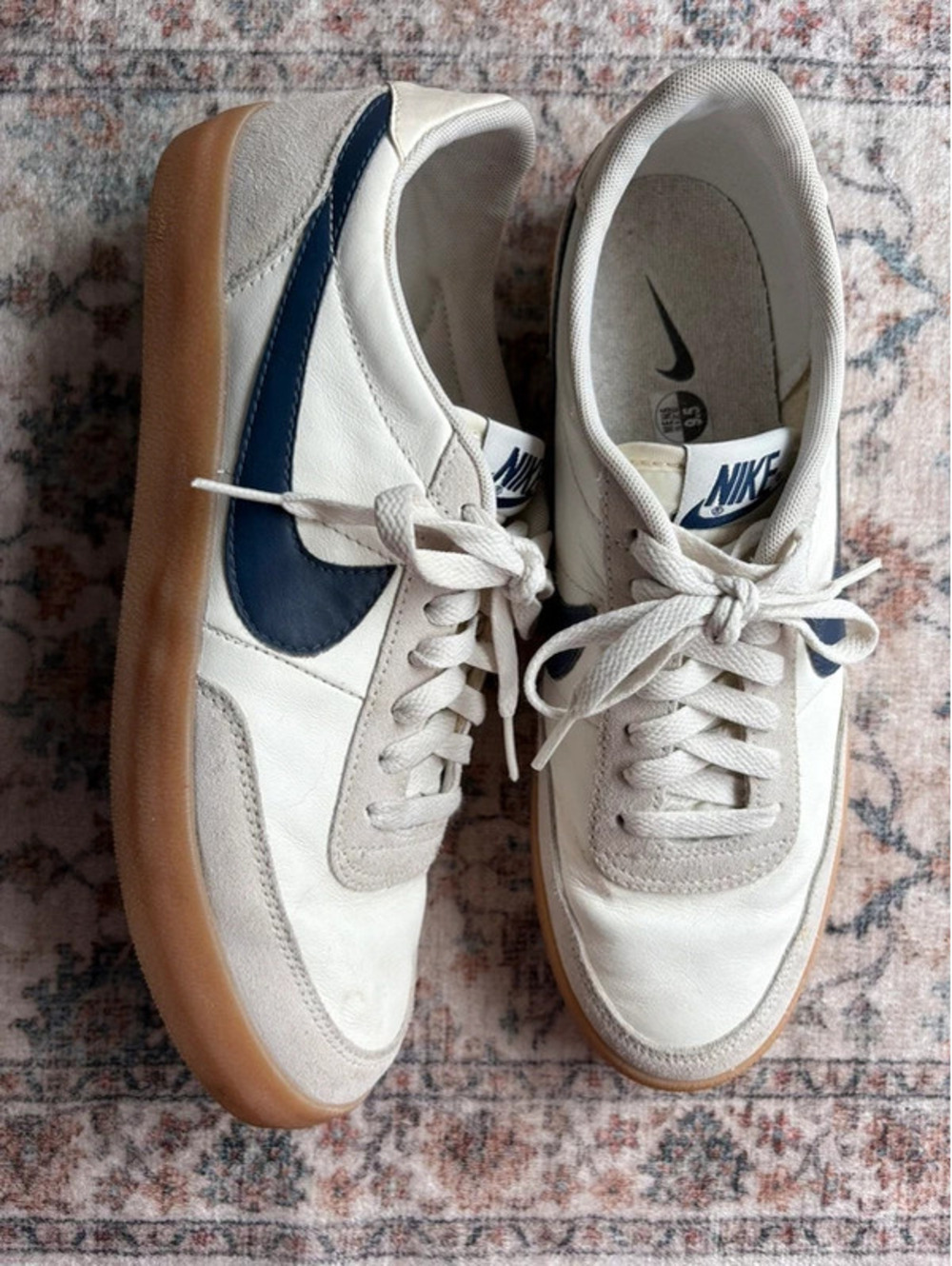 Mens size 9.5 Cream Leather Nikes Skate Sneakers Gum Bottom